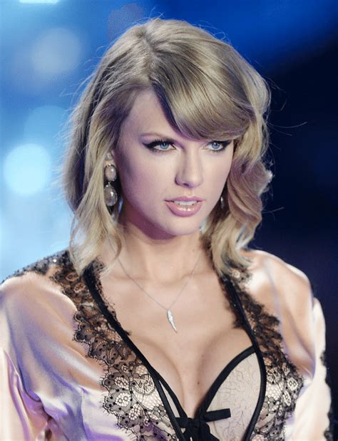 Get Taylor Swifts Sexy Makeup Look From Victorias Secret Show Her World Singapore