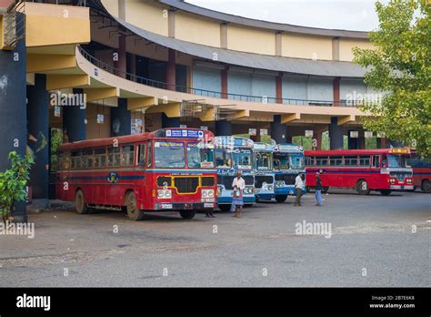 Sri Lanka Bus Hi Res Stock Photography And Images Alamy