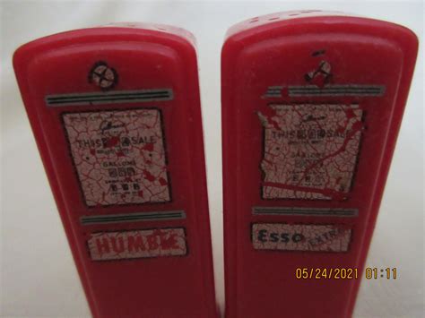 gas pump salt and pepper shakers vintage collectible auto
