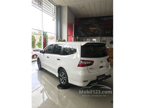 Both the exterior as well as interior styling of the nissan grand livina feel very dated for an muv of its class. Jual Mobil Nissan Grand Livina 2018 SV 1.5 di Yogyakarta ...