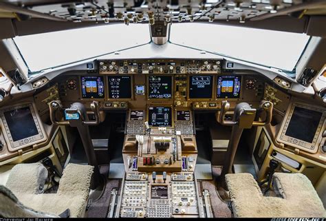 Huge collection, amazing choice, 100+ million high quality, affordable rf and rm images. Cockpit of Emirates Boeing B777-31H/ER | Boeing 777 ...