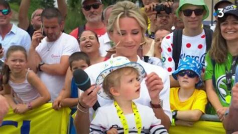 Vid O Marion Rousse Surprise Son Fils Nino Fait Une Apparition Pendant Le Tour De France