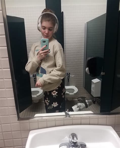 Bathroom Selfie Dont Mind The Toilets Theyre Just Chilling 19f Rselfie