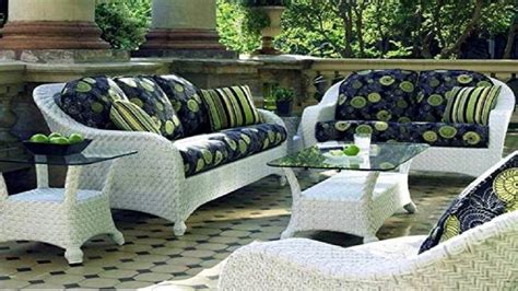 Sofa set in white finish. Get a decent look with white wicker patio furniture ...