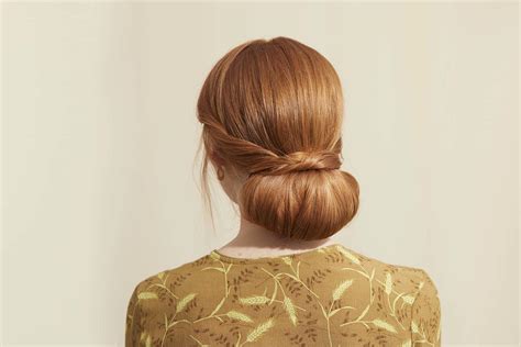 Although it is possible to create a high stacking on medium and even short hair. How to Do a Chignon Bun & 9 Chic Styles You Should Try
