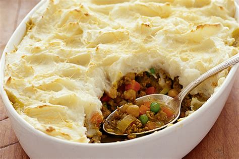 A traditional shepherd's pie in the uk, is made with minced lamb, a pie made with ground beef is basically made exactly the same. Australian Shepherds Pie « Australian Shepherd Tips Australian Shepherd Tips