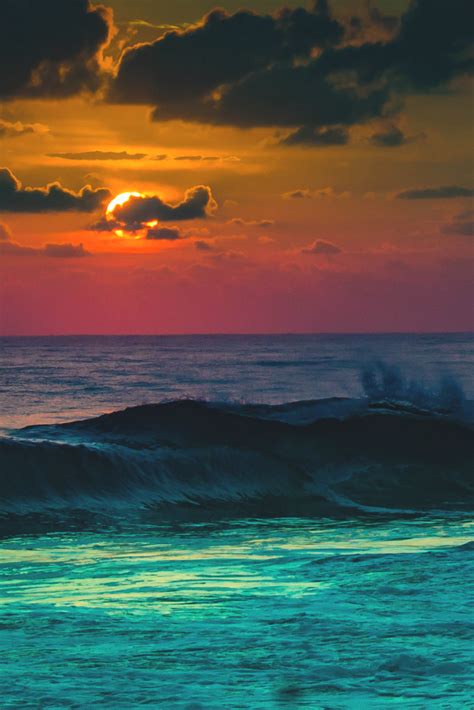 Cloudy Sun Gold Coast Australia Beautiful Sunset Ocean Scenery