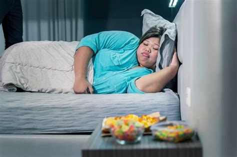 Premium Photo Fat Woman Suffering Insomnia While Feeling Hungry