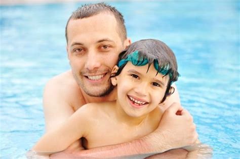 Teach Your Kid How To Swim With These 8 Useful Tips For Parent
