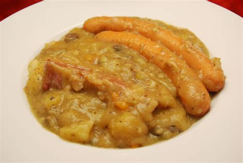 Kartoffel- Eintopf mit Wiener Würstchen und Speck