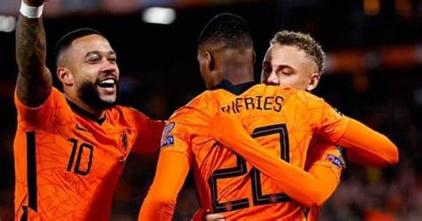 Países Bajos golea con una gran actuación de Memphis Depay