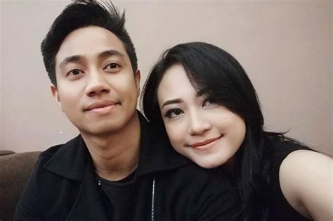 Ayu kemudian memutuskan untuk keluar dari band pada tahun 2009. Ingat Ayu Ratna eks Garasi Band? Ini 10 Potret Terbarunya ...