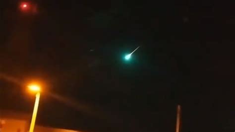Apa itu teknologi hijau dan dasar teknologi hijau negara menginspirasi masyarakat. Objek Hijau Misterius Terbang di Langit Malam Australia ...