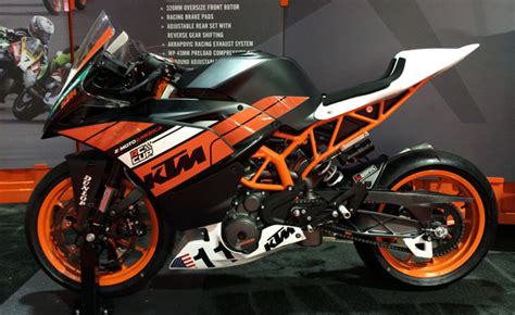 Introduced locally in 2018, it is available in a black paint scheme and is priced at p300,000. KTM RC 390 Cup Racebike packs 40 powerparts | Motoroids