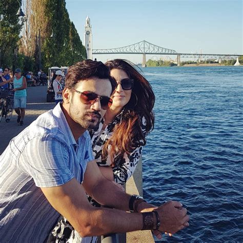 İfadenin içinde geçtiği kelimeleri de göster. Latest Pictures of Zahid Ahmed With His Wife | Reviewit.pk