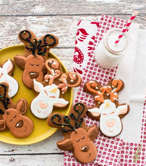 Gingerbread Reindeer Cookies with Royal Icing | Reindeer cookies