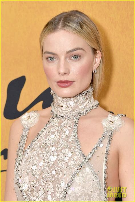 Photo Margot Robbie Saoirse Ronan Mary Queen Of Scots Premiere 07 Photo 4193446 Just Jared