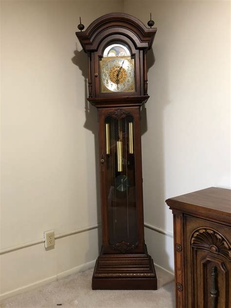 Grandfather Clock Howard Miller Barwick Style Model 4887 180