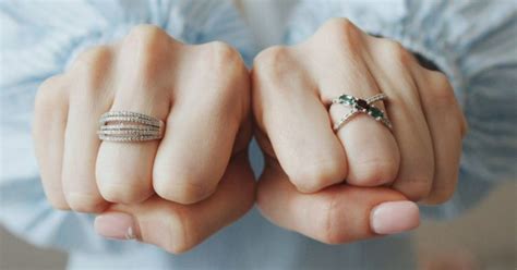 Quais os significados dos anéis em cada dedo da mão Waufen