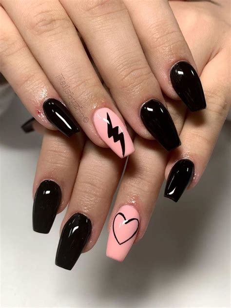 40 Simple And Edgy Black Nails Ideas That You’ll Fall In Love With Flymeso Blog In 2020 Edgy