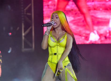 30 Photos Of Cardi Bs Bodak Booty 939 Wkys