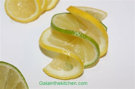 11 Easy Lemon Garnish Ideas With Photos In 2020 Food Garnishes Fruit