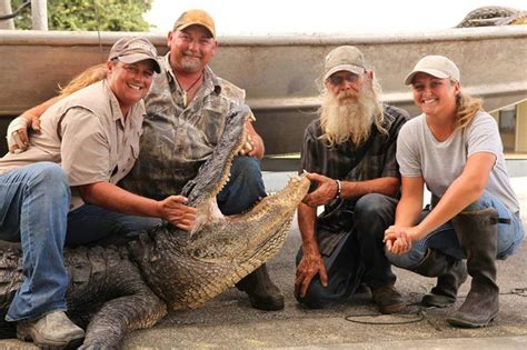 No Man Is An Island In The Swamp Liz Justin Glenn And Jessica Swamp People Swamp People
