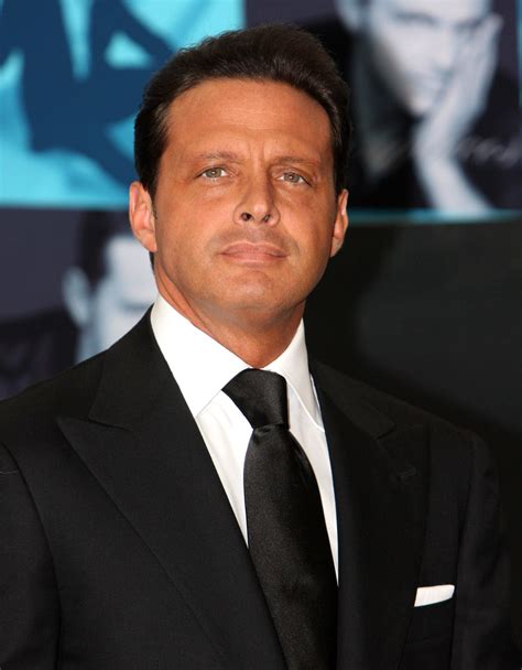 Luis miguel has announced the dates for his 2020 u.s. Luis Miguel | Known people - famous people news and ...