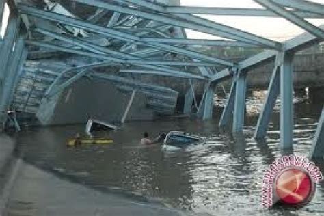 Tiga Terdakwa Jembatan Ambruk Divonis Satu Tahun ANTARA News