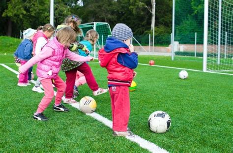 Estrategia para fomentar la iniciación deportiva desde la Educación Física en la infancia prescolar