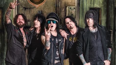 La Guns Feat Phil Lewis And Tracii Guns Release New Single Let You