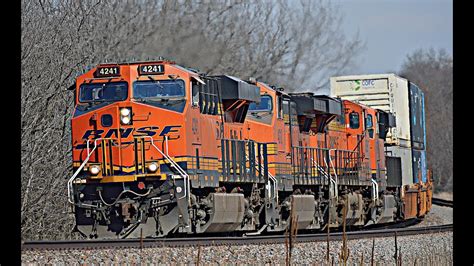 High Speed Bnsf Intermodal Freight Trains Across Rural Missouri Youtube