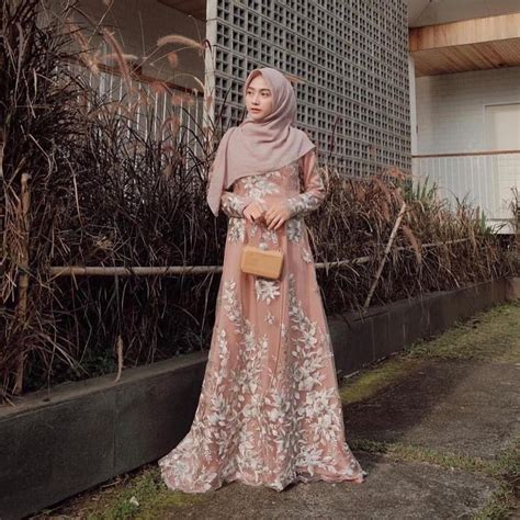 Maybe you would like to learn more about one of these? Pin oleh Aisyah di Muslimah Hijab Fashion~Abaya Style~Maxi ...