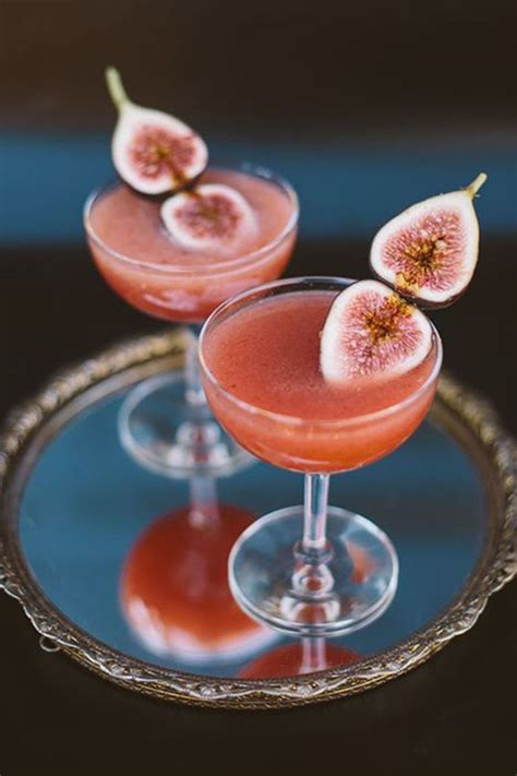 14 Glamorous Cocktails To Fête The Oscars In 2020 Honey Cocktail Oscars Cocktails Cocktails