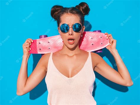 Free Photo Young Beautiful Sexy Smiling Hipster Woman In Sunglasses