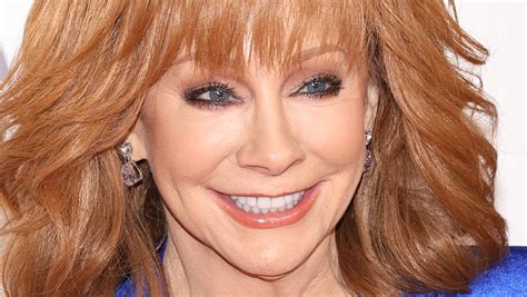 the real reason reba mcentire s first marriage ended