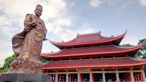 Anda merasa ada jadwal yang kurang tepat ? Mengunjungi Kelenteng Sam Poo Kong Semarang Serasa Lagi di China - Traveling Yuk