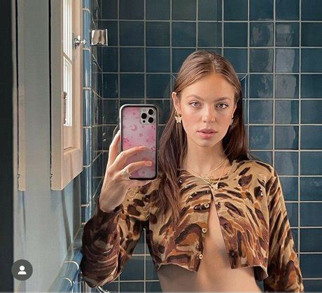 Claudia Sulewski Deepfake Nude OnlyFans Leaks Photos TopFapGirls