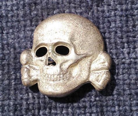A Hard To Find Rzm 52 Marked Deschler Visor Skull