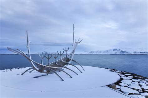 Procedían de escandinavia y atravesaban velozmente el mar asolando las costas desde sus drakkars. El deshielo en Noruega destapa utensilios vikingos milenarios