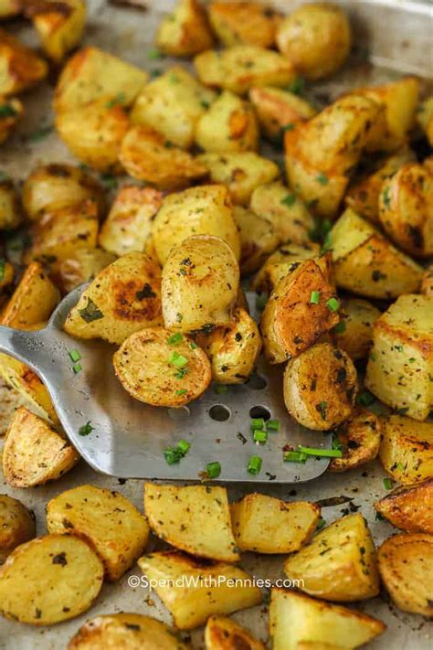 Arrange a rack in the middle of the oven and heat the oven to 425ºf while you're preparing the potatoes. Bake Potatoes At 425 - Best Oven Roasted Potatoes Recipe Easy Herb Roasted Potatoes / I might ...