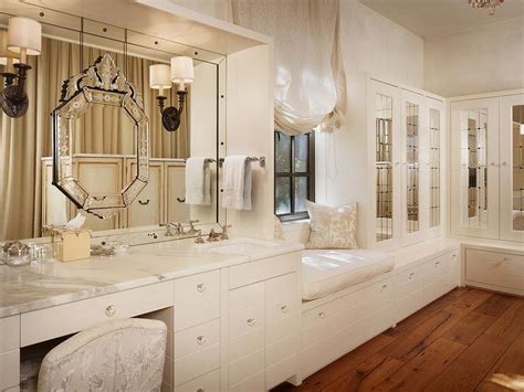 White Dressing Room Cabinets Design Ideas