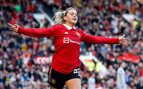 Manchester United Ladies Dazzle In Entrance Of Document Crowd The