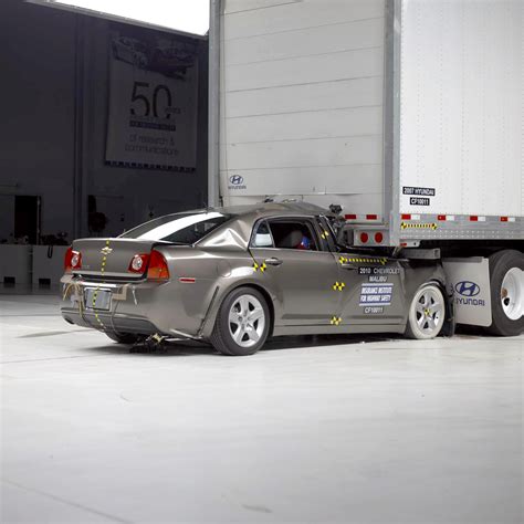 Iihs Petitions Feds For Better Underride Guards On Big Rigs
