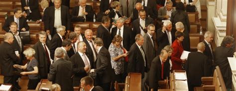 Czech Lawmakers Dissolve Parliament