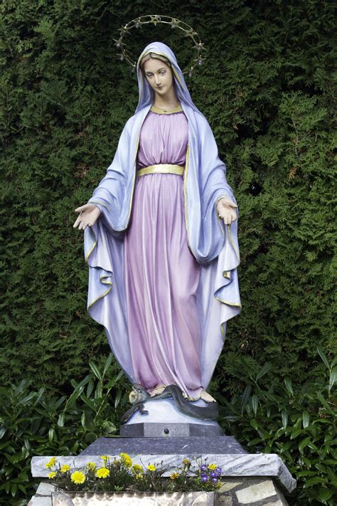 19 Of The Most Breathtakingly Beautiful Statues Of Our Lady Churchpop Blessed Mother Statue