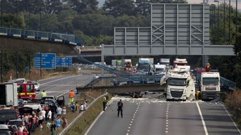 m20 motorway shut after lorry crash causes bridge collapse bbc news