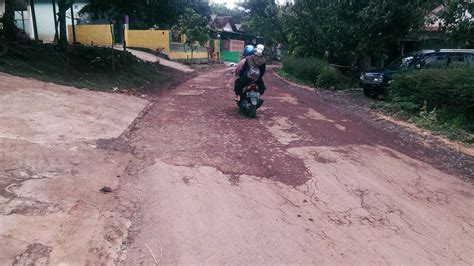 Banyak Akses Jalan Di Desa Desa Yang Rusak Parah Masyarakat Banyuwangi