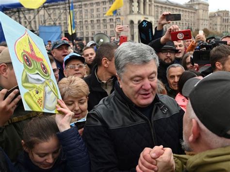 Ukraine Thousands Flood Kyiv To Protest Zelensky Deal With Russia