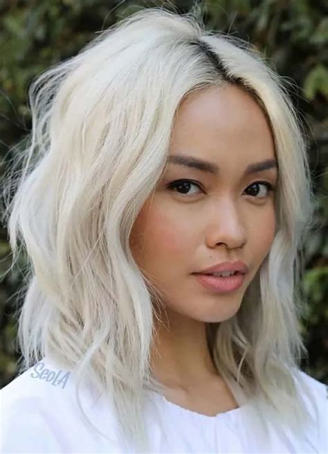 Awesome Platinum Blonde Haircuts And Colors For Ladies In 2021 Tan